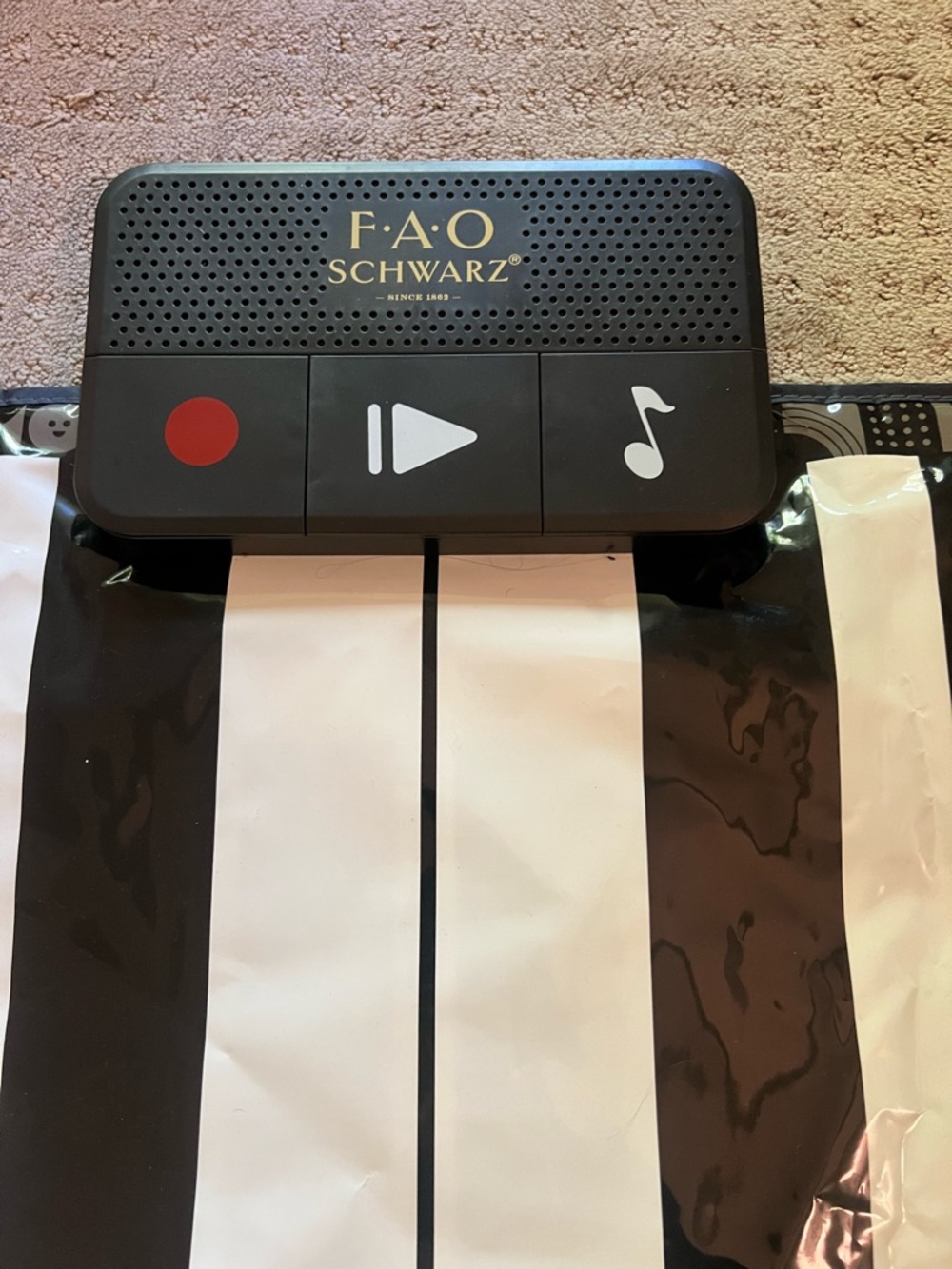 FAO Schwarz Black and White Roll-Up Piano Speaker Keyboard